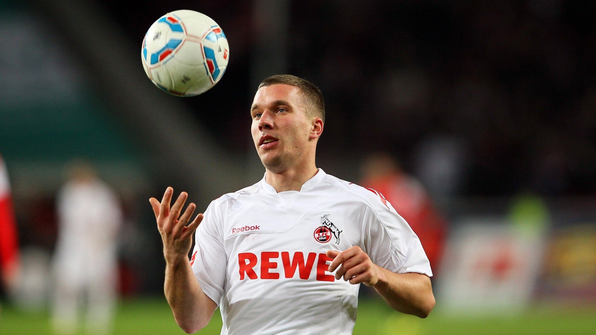 IM体育注册链接-双星闪耀欧洲杯，英格兰横扫丹麦晋级，基米希攻防一体引热潮